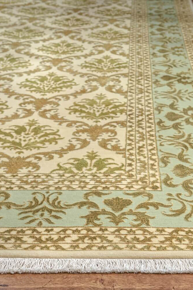 Оливковый ковёр в стиле неоклассика